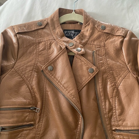 Leather Jacket! - Picture 4 of 4